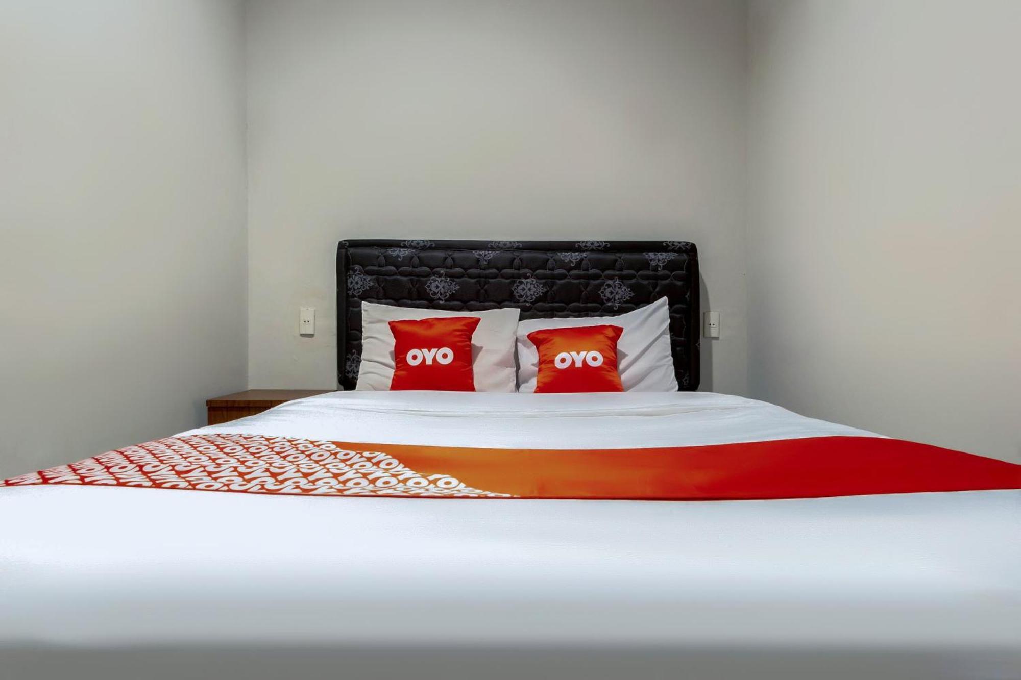 Super Oyo 2345 Homestay Jaya 棉兰 外观 照片