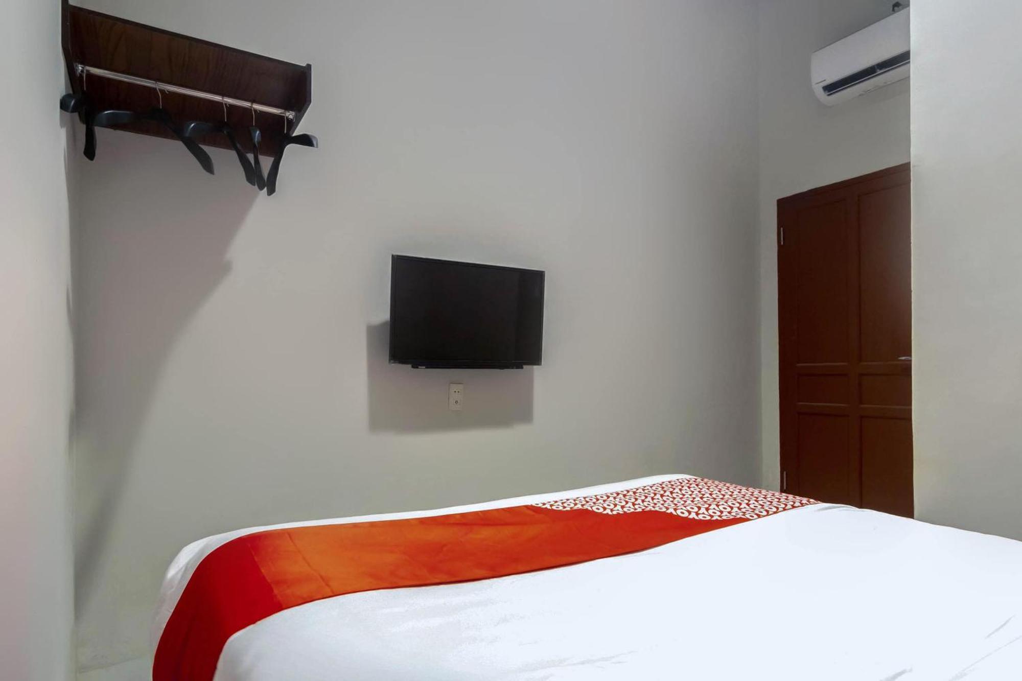 Super Oyo 2345 Homestay Jaya 棉兰 外观 照片