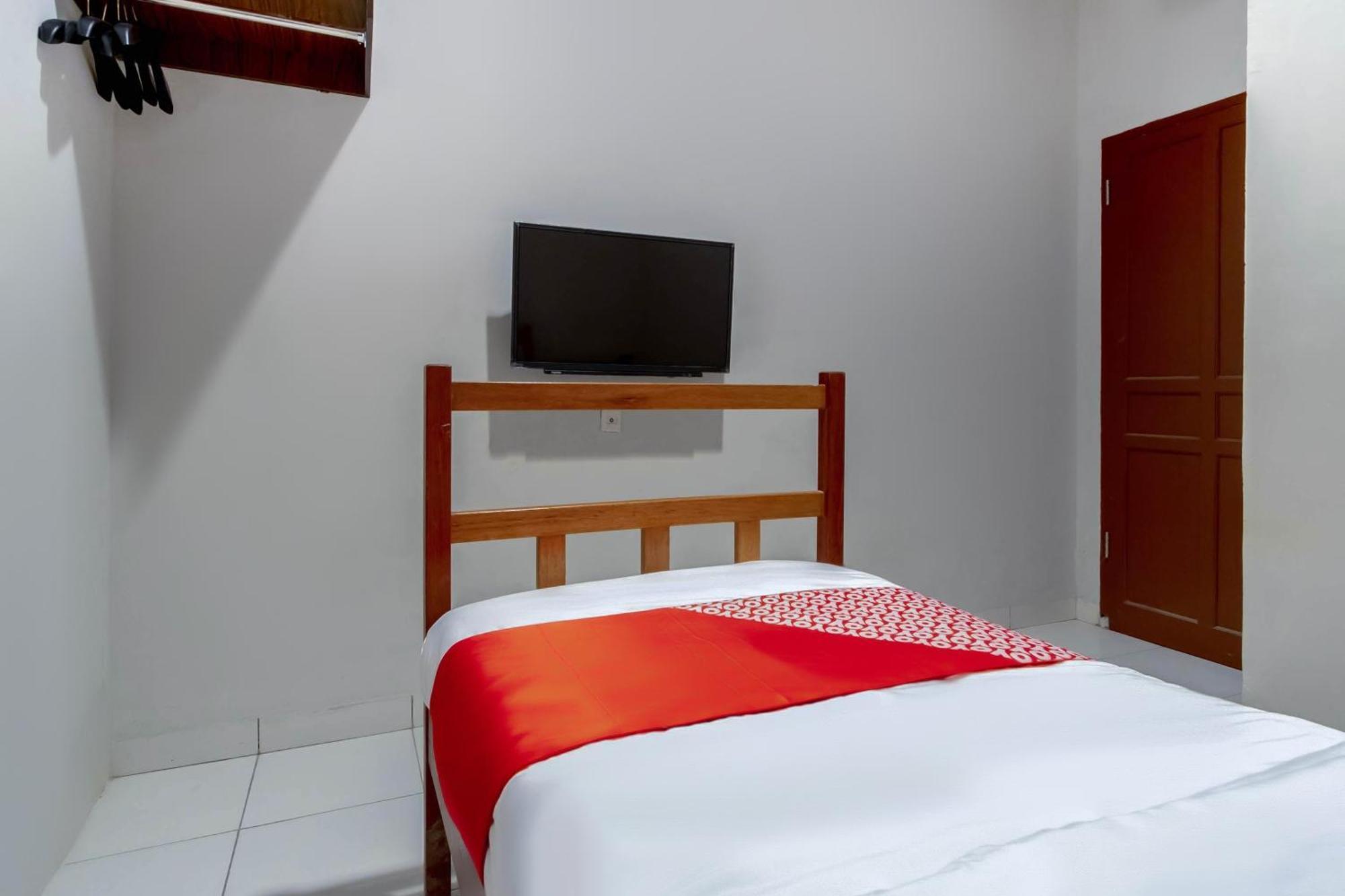 Super Oyo 2345 Homestay Jaya 棉兰 外观 照片