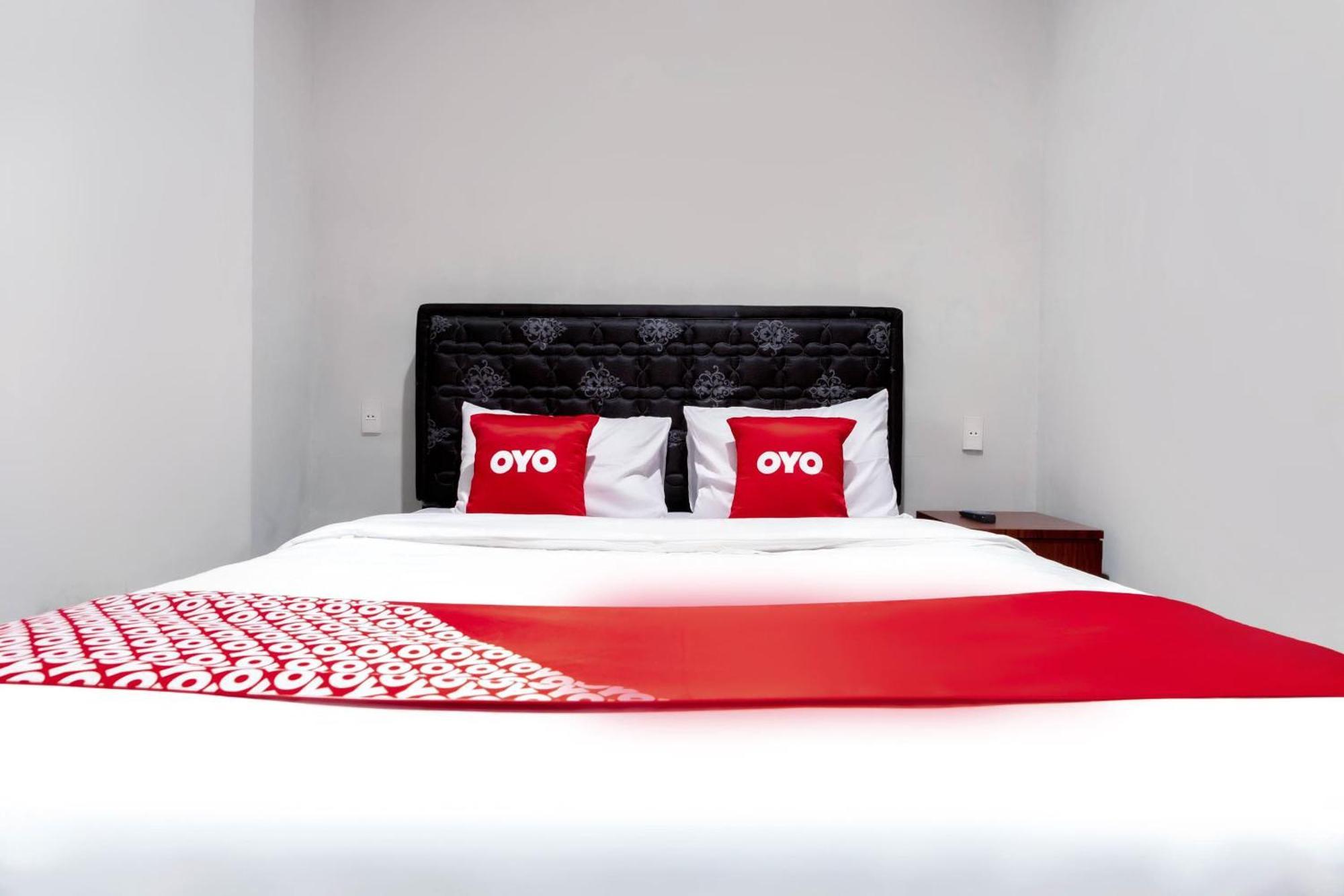 Super Oyo 2345 Homestay Jaya 棉兰 外观 照片