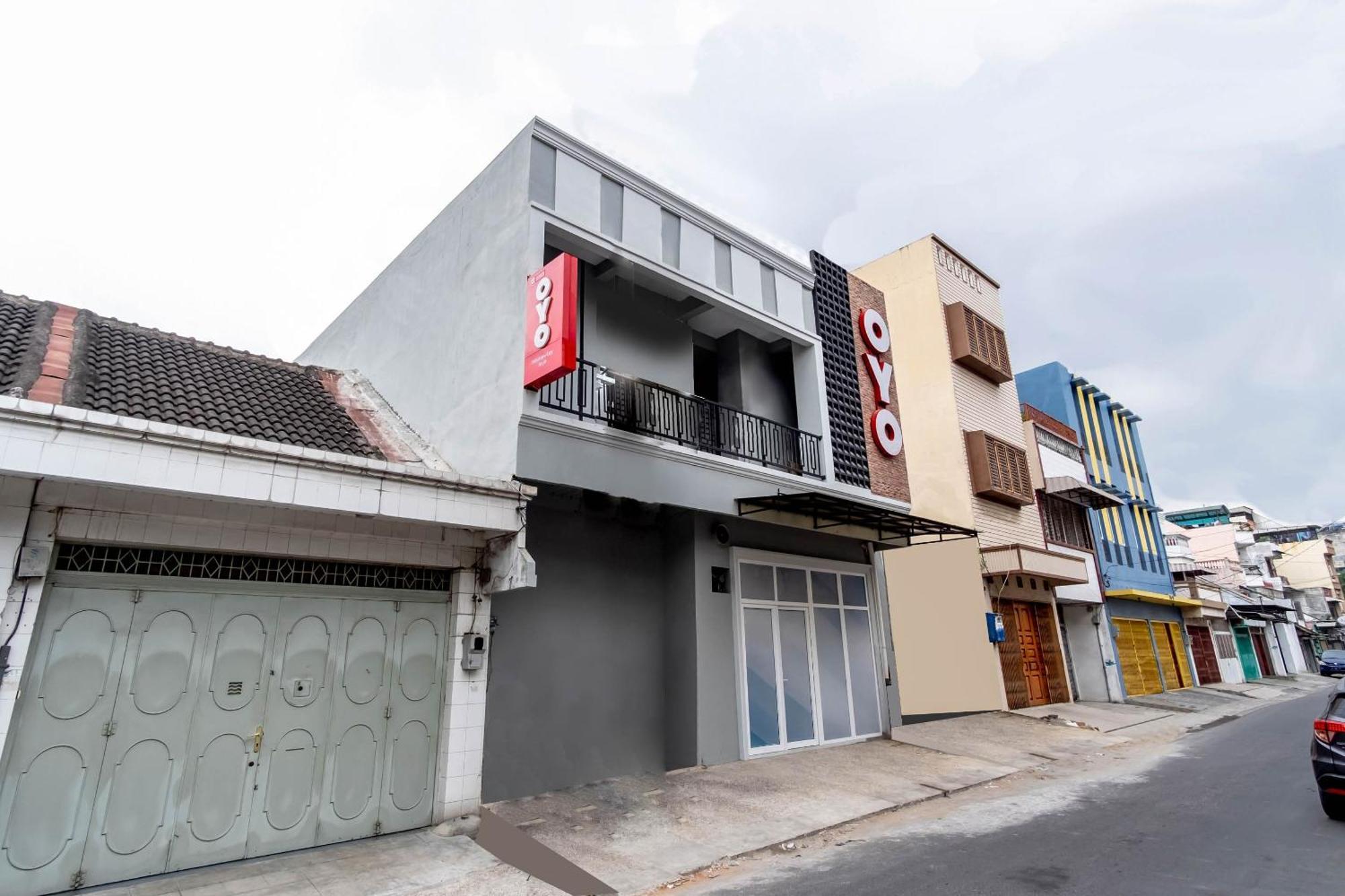 Super Oyo 2345 Homestay Jaya 棉兰 外观 照片
