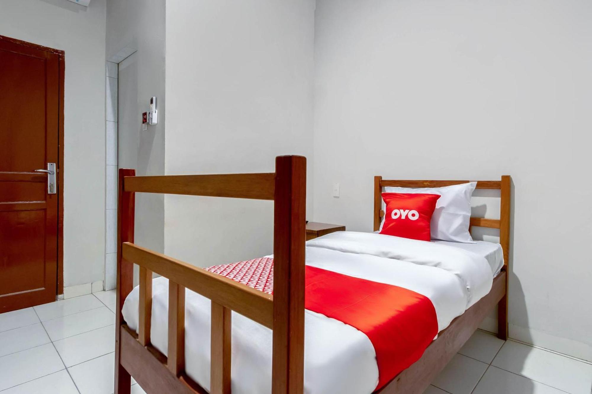 Super Oyo 2345 Homestay Jaya 棉兰 外观 照片