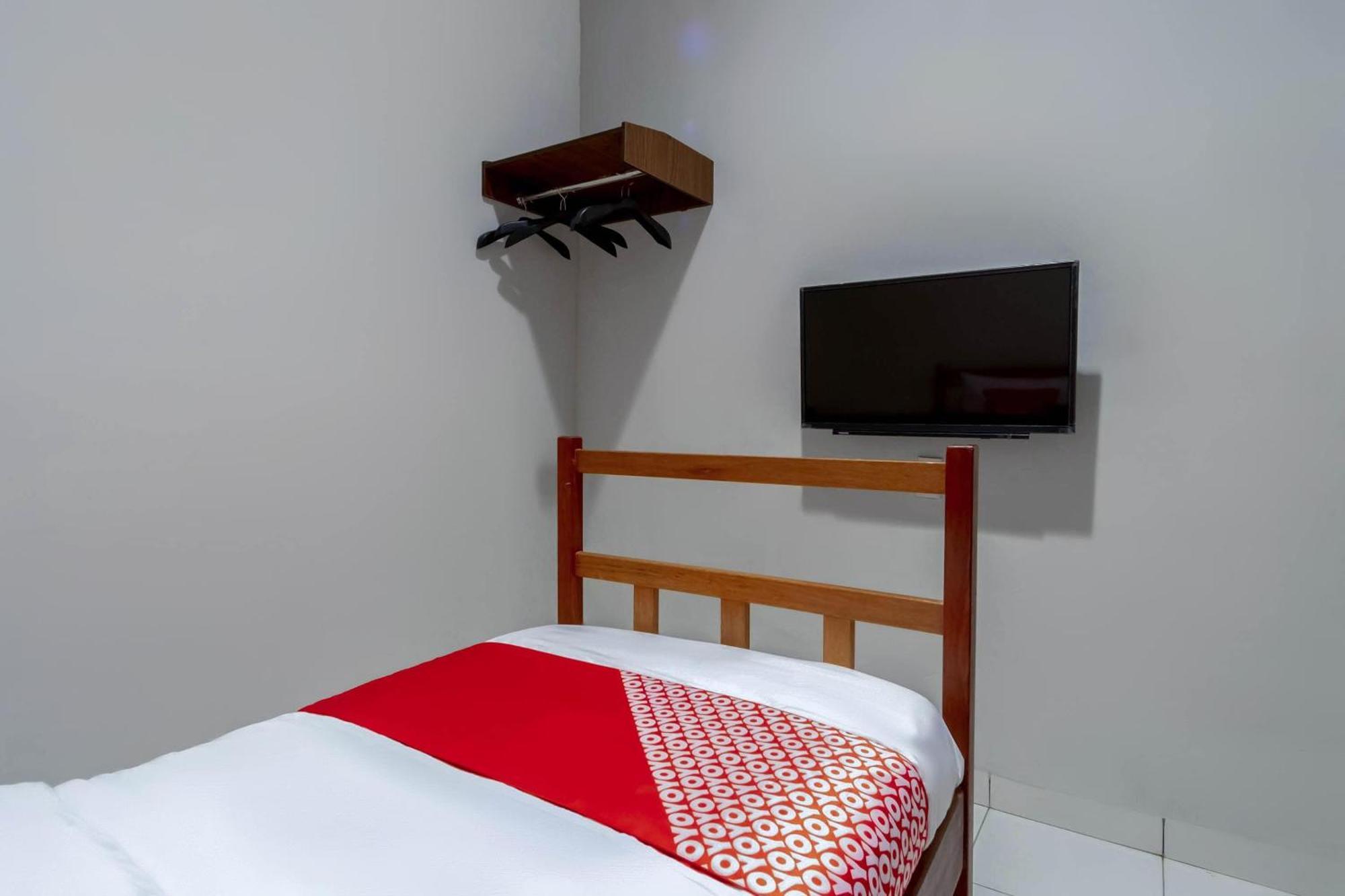 Super Oyo 2345 Homestay Jaya 棉兰 外观 照片