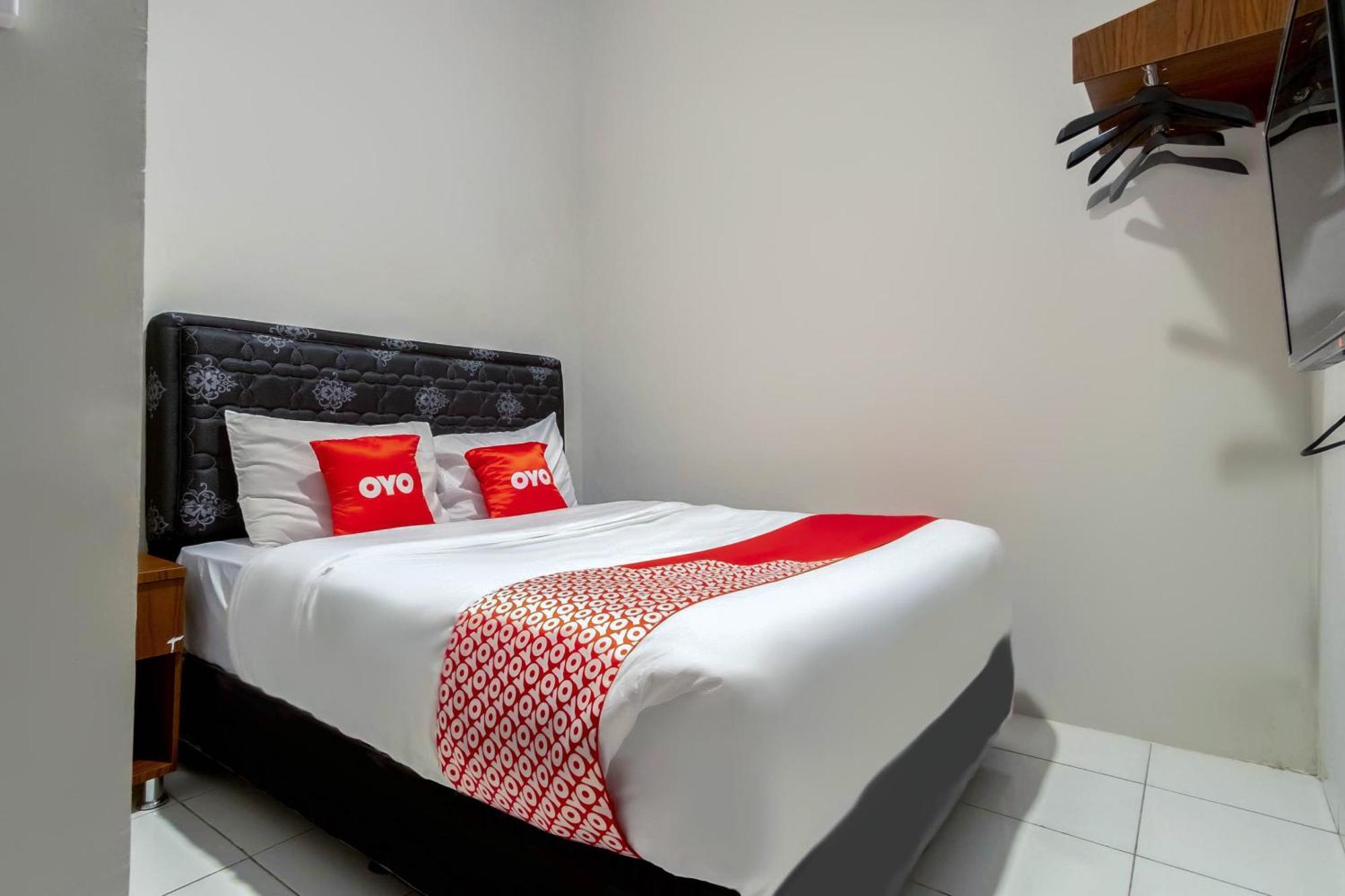Super Oyo 2345 Homestay Jaya 棉兰 外观 照片